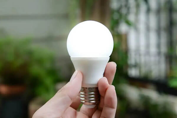 Smart Light Bulbs Save Energy